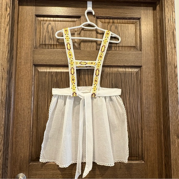 Vintage Dotted Swiss Apron Strappy Bib Style Tyrol Style Embroidery Tie Back - Picture 2 of 7
